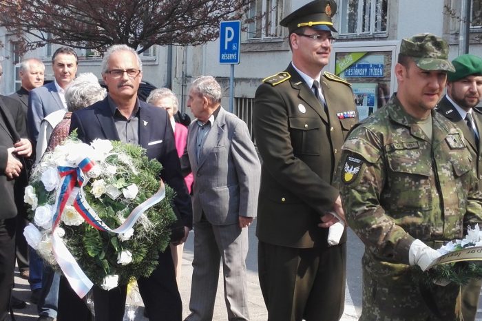 Pietna spomienka kladenia vencov pri príležitosti 72. výročia ukončenia 2. svetovej vojny a oslobodenia mesta Piešťany