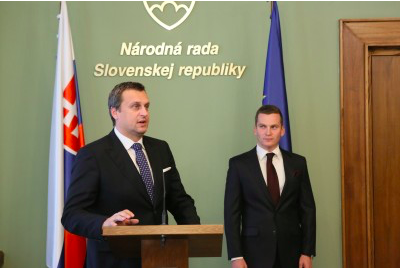 Predseda NR SR a SNS A. Danko odovzdal dekrét novozvolenému predsedovi ÚVO