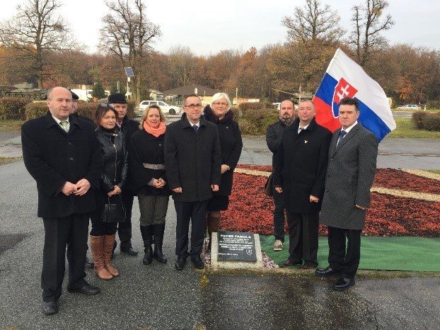 Účasť pracovníkov Veľvyslanectva Ruskej federácie v Slovenskej republike na spomienkovom podujatí pri Pamätníku víťazstva Sovietskej armády na Dargove