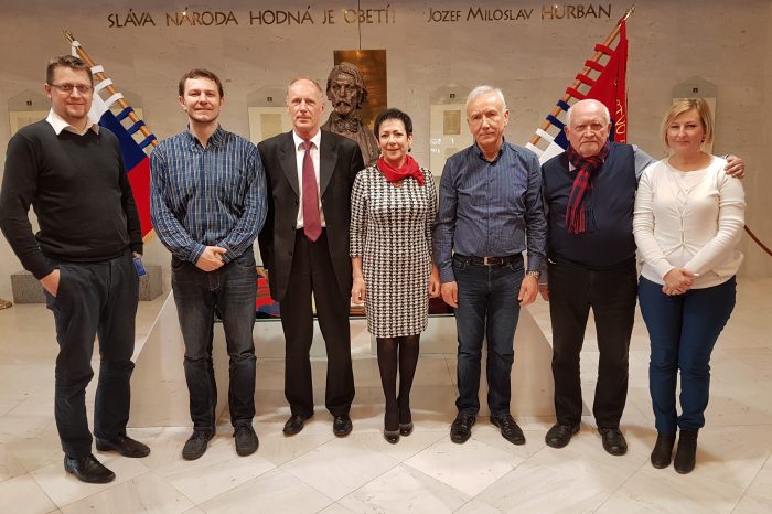 Pomôžeme nepočujúcim deťom zlepšiť spôsoby vzdelávania