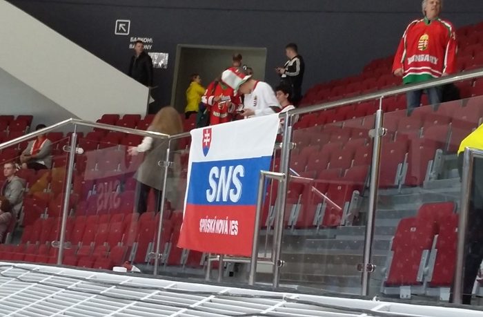 SNS fandila slovenským hokejistom v Petrohrade