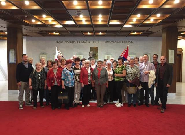 Jednota dôchodcov Slovenska z obce Stará Myjava navštívila priestory NR SR a Bratislavského hradu