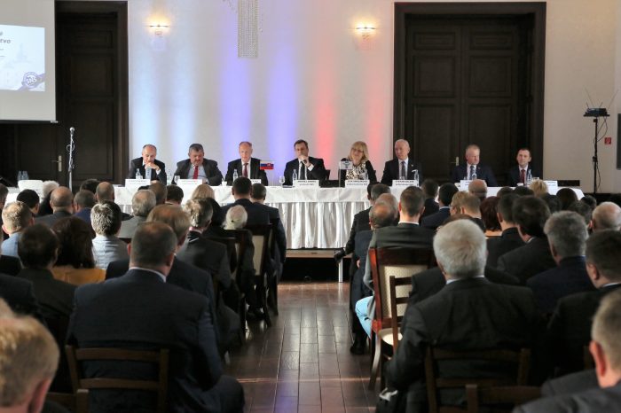 Po rokovaní rozšíreného predsedníctva Slovenskej národnej strany