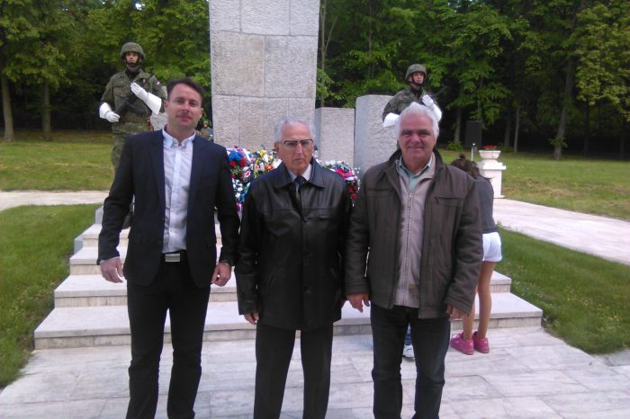 Pietna spomienka členov SNS v Michalovciach