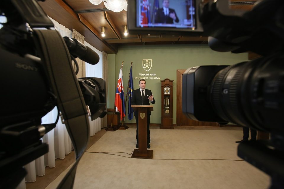 A. Danko - Po stretnutí s veľvyslancami a po podpise do kondolenčnej knihy na Veľvyslanectve RF v SR