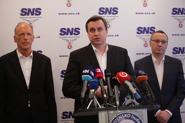 SNS nebude od svojich národných, kresťanských a sociálnych hodnôt ustupovať, zhodlo sa predsedníctvo SNS.