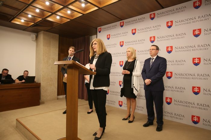 T. Bernaťák, E. Antošová, G. Matečná - Zviera nie je vec