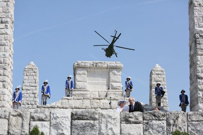 M. R. Štefánik je pre nás živým odkazom, ako sa dajú úprimne naplniť činmi slová práca, láska, statočnosť, ktoré boli Štefánikovým životným heslom