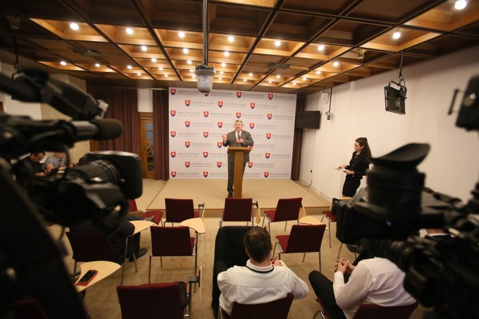 A. Hrnko - O klamstvách poslanca Krajniaka