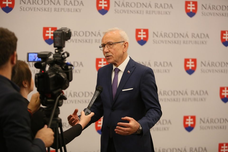 Š. Zelník - Zdravotnícki asistenti sa premenujú na praktické sestry