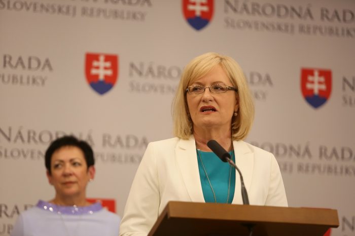 Slovenská národná strana chce pomôcť školám pre žiakov s intelektovým nadaním