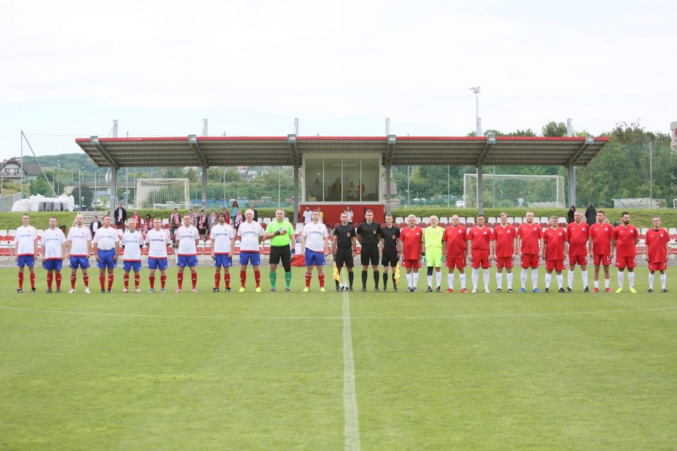Futbalový turnaj, prvý zápas SK vs PL