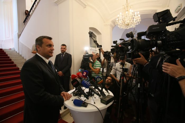 Ak niekto Slovensko podviedol a zneužil, musí byť potrestaný