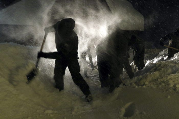Aktuálne: Vojaci pomáhajú v obciach Oravská Lesná a Novoť pri odstraňovaní následkov snehovej kalamity