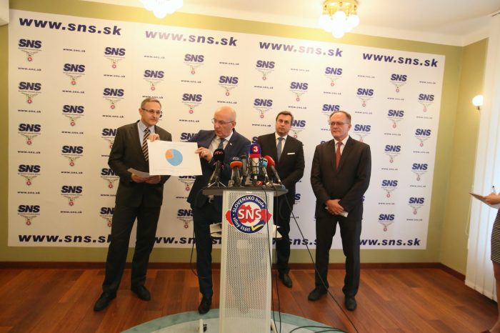 A. Danko, J. Hoľko, J. Regec a M. Schrenkel - O možnosti vyplácania odmeny vo forme 13. platu