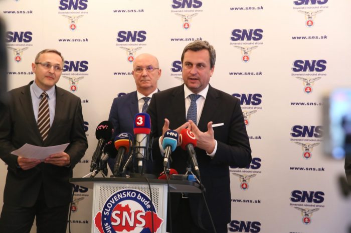 Andrej Danko: Vyplatením 13. platu už teraz v júni zamestnávatelia ušetria a zamestnanec dostane viac. Odmenu vo výške 500 eur vie použiť aj na letnú dovolenku.