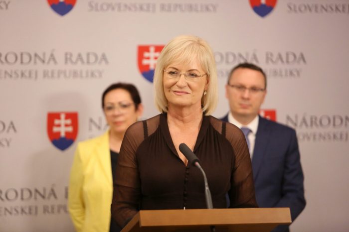 Eva Smolíková: Zvyšujeme platy začínajúcim učiteľom