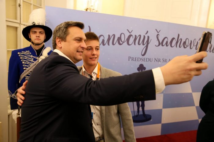 Karpov otvoril vianočný šachový turnaj