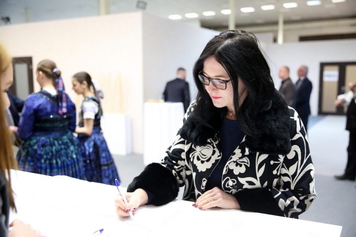 Zvýšili sme platy učiteľom, pokračujeme ďalej