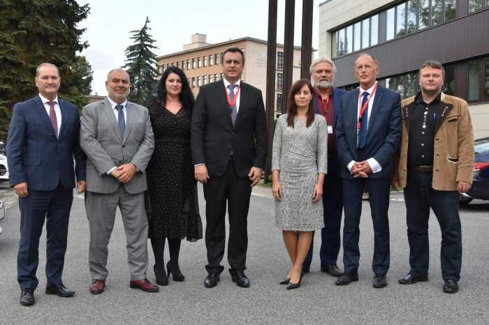 SNS s novým vedením odstaví od vládnutia Sulíka, Matoviča a Kollára.