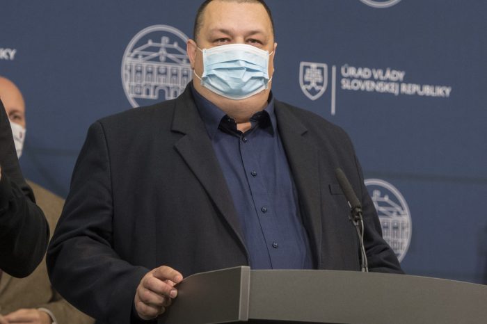 SNS vyzýva hlavného hygienika SR Mikasa na zverejnenie kompletnej dokumentácie vo veci Holý