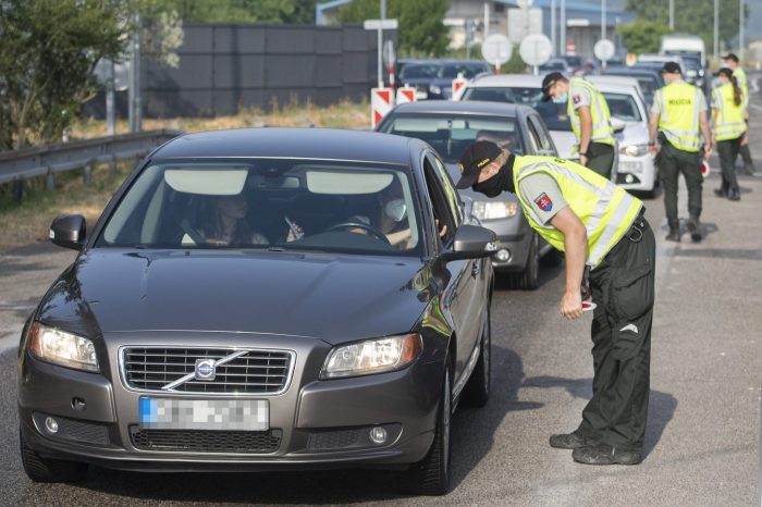 Slovenská národná strana  apeluje na sudcov Ústavného súdu, aby čo najskôr rozhodli o konaní referenda.