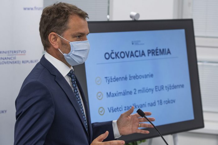 Slovenská národná strana vyzýva ministra financií Igora Matoviča, aby po včerajšom losovaní v RTVS zastavil očkovaciu lotériu.