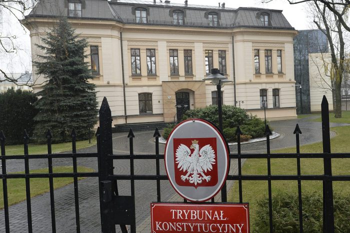 SNS vyzýva vládu, aby sa zastala Poľska ako Maďarsko