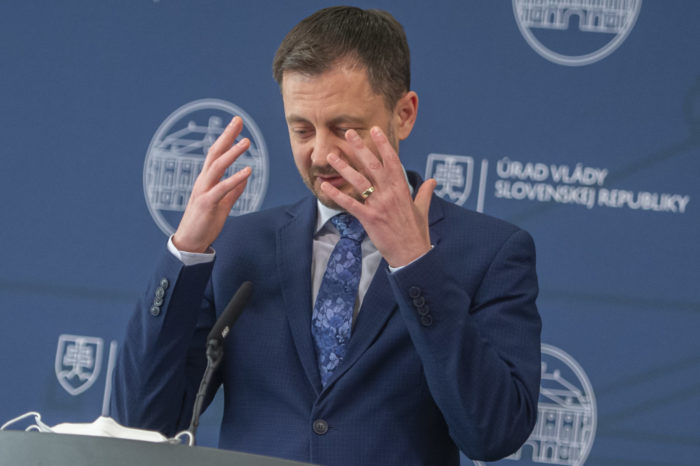 Slovenská národná strana vyzýva premiéra Eduarda Hegera, aby necestoval na Ukrajinu.