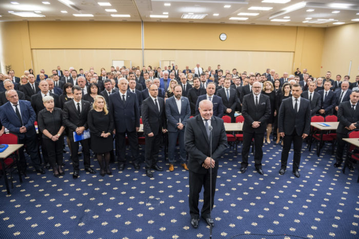 Slovenská národná strana plne podporuje štrajkovú pohotovosť ZMOS-u.