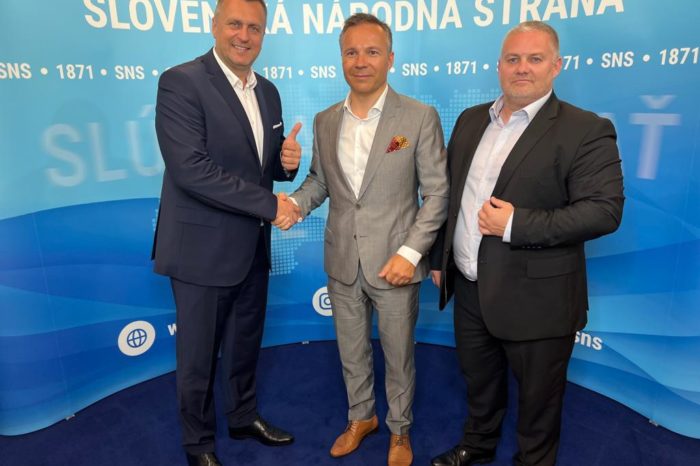 Slovenská národná strana na základe rozhodnutia Krajskej rady SNS v Banskobystrickom kraji podporuje na župana pána Adriana Polónyho ako úspešného manažéra, ktorý rozumie problematike kraja a potrebám svojho obyvateľstva.