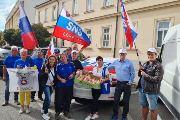 Cieľ západných štátov a oligarchov je urobiť z nás žobrákov, zavrieť naše fabriky a zadlžiť nás.