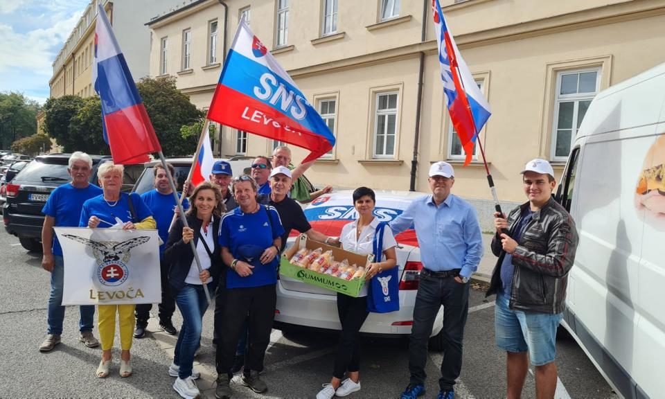 Cieľ západných štátov a oligarchov je urobiť z nás žobrákov, zavrieť naše fabriky a zadlžiť nás.