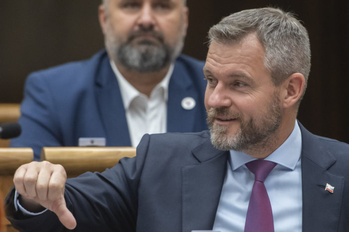 Slovenská národná strana odsudzuje konanie Petra Pellegriniho a strany Hlas - SD, ktorí sa pripojili k podpisom na odvolávanie Igora Matoviča.