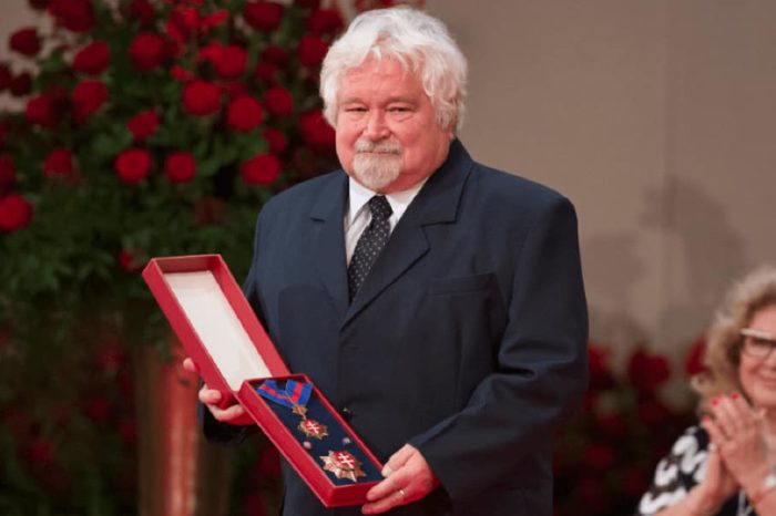 Slovenská národná strana vyzýva bývalého premiéra českej vlády Petra Pitharta, ktorý obdržal v roku 2018 štátnu cenu od prezidenta Andreja Kisku, aby bezodkladne vrátil túto cenu Slovenskej republike.