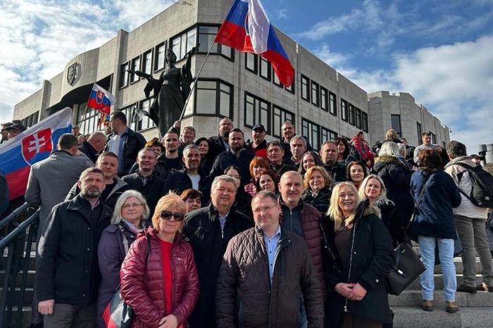 Dnes na proteste starostov a primátorov pred Národnou radou SR. Juraj Soboňa, starosta obce Solčany