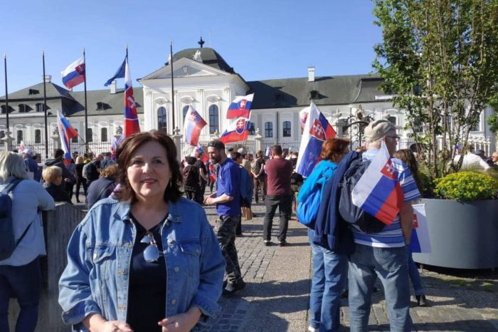 SLOVENSKÁ NÁRODNÁ STRANA NA PROTESTE ZA MIER