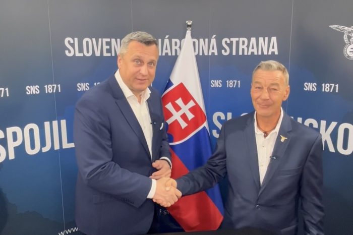 Spájanie pokračuje. 🤝 Pán Zoroslav Smolinský ide na kandidátku SNS.