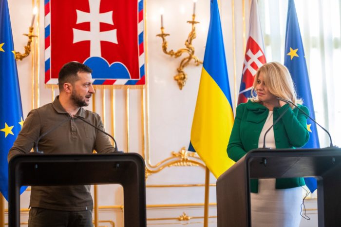 Slovenská národná strana v súvislosti s vyhlásením prezidentky Slovenskej republiky, že deviatim občanom umožnila slúžiť v ukrajinských ozbrojených zložkách, vyzýva prezidentku Slovenskej republiky, aby tak už nekonala.