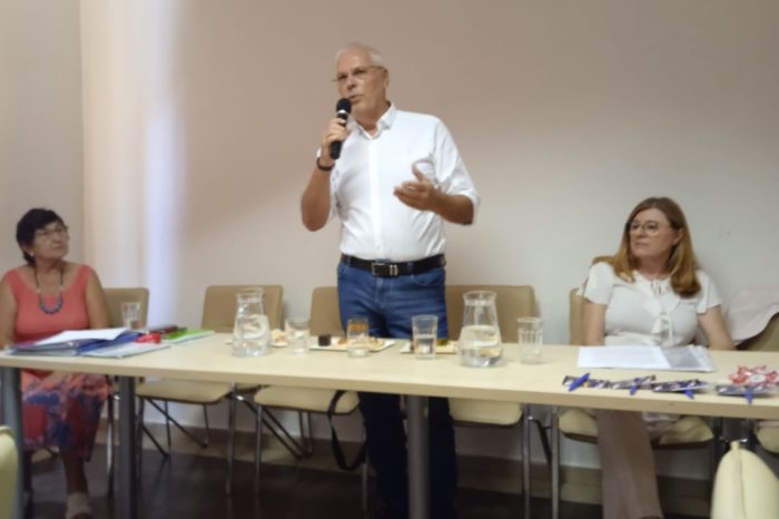 Srdečné prijatie, úsmevy, životné poznanie, múdre otázky i postoje
