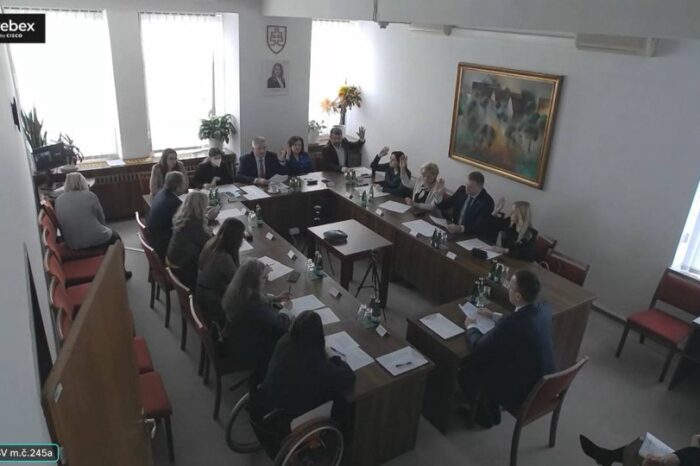 PS A KDH HLASOVALI PROTI POMOCI SLOVENSKÝM POĽNOHOSPODÁROM!