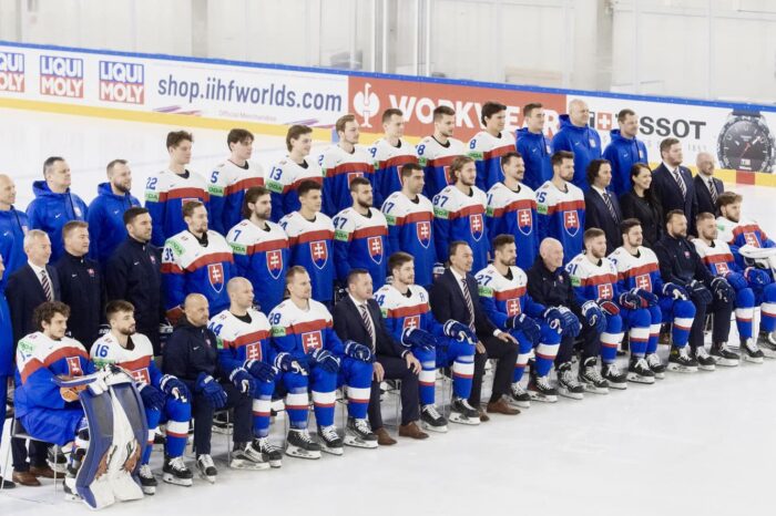 Veríme, že hokejoví tréneri nepodľahnú politickému tlaku