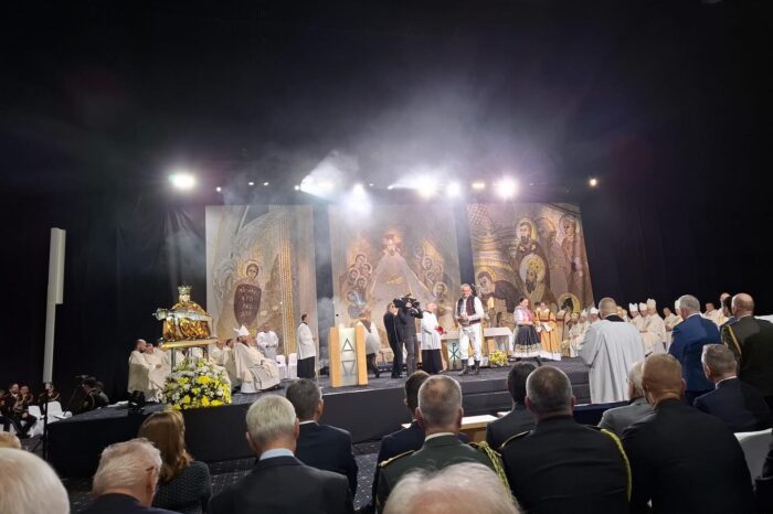 Incheba Expo Aréna biskupská vysviacka  Mons. Pavla Šajgalíka,