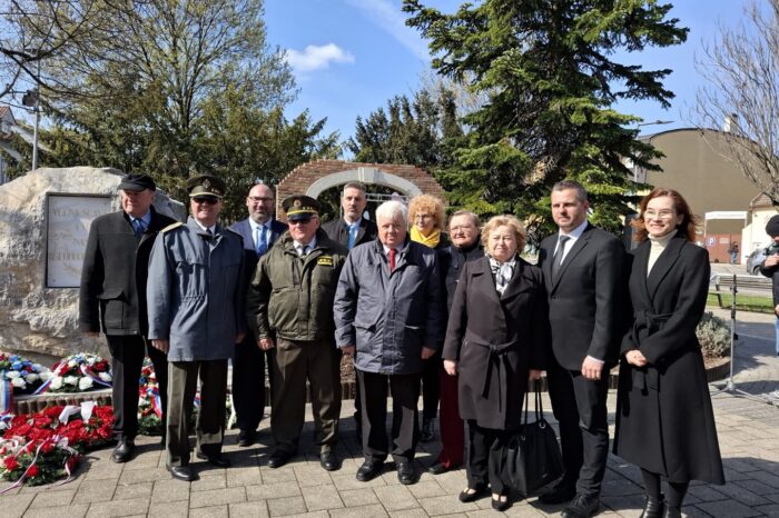 Česť a sláva našim osloboditeľom!