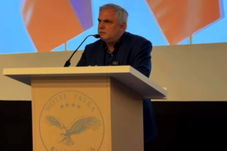 PRÁVO VETA = STOP EXPERIMENTOM BRUSELSKÝCH POMÄTENCOV A ICH SLUHOV ZA VEĽKÉ PLATY