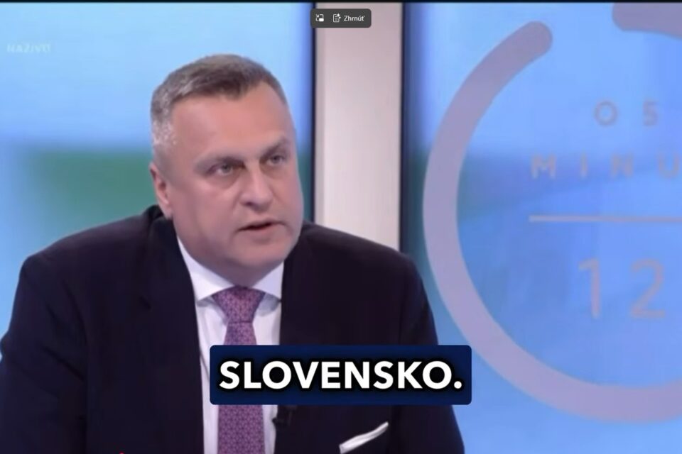 PSKÁRI SÚ STRANOU BÁBOK.