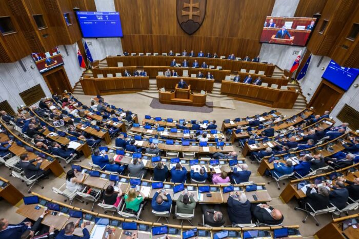 Opozícia utrhnutá z reťaze